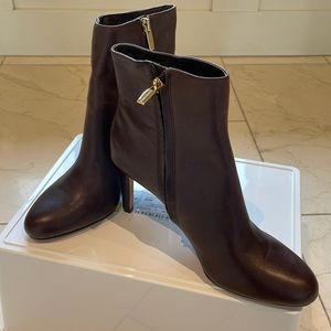 Vince Camuto brown women's side zip bootie size 8.5